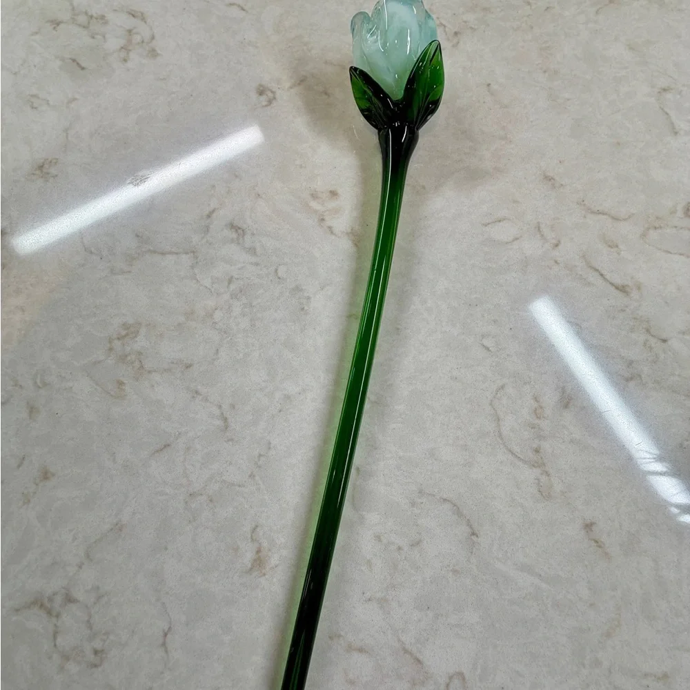 BEAUTIFUL, VINTAGE, HAND-BLOWN LAMPWORKED GLASS FLOWERS.